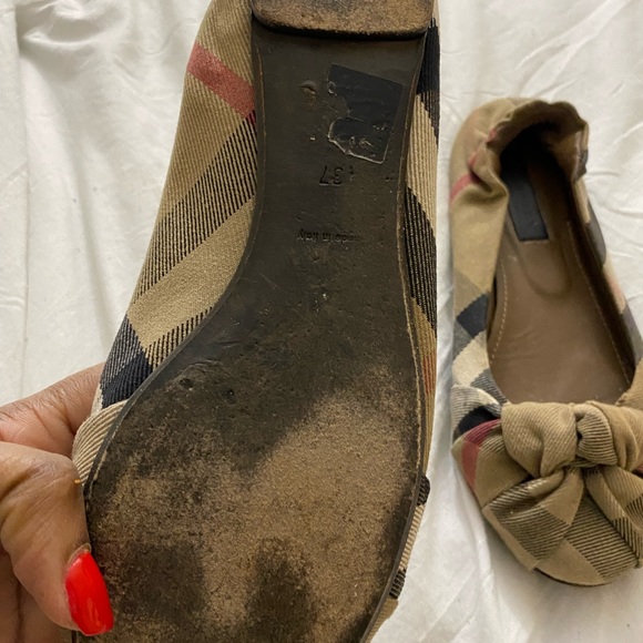 Burberry Flats - Picture 6 of 8